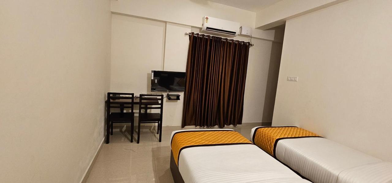 Blueway Residency Downtown Hotel トリバンドラム エクステリア 写真