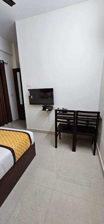Blueway Residency Downtown Hotel トリバンドラム エクステリア 写真