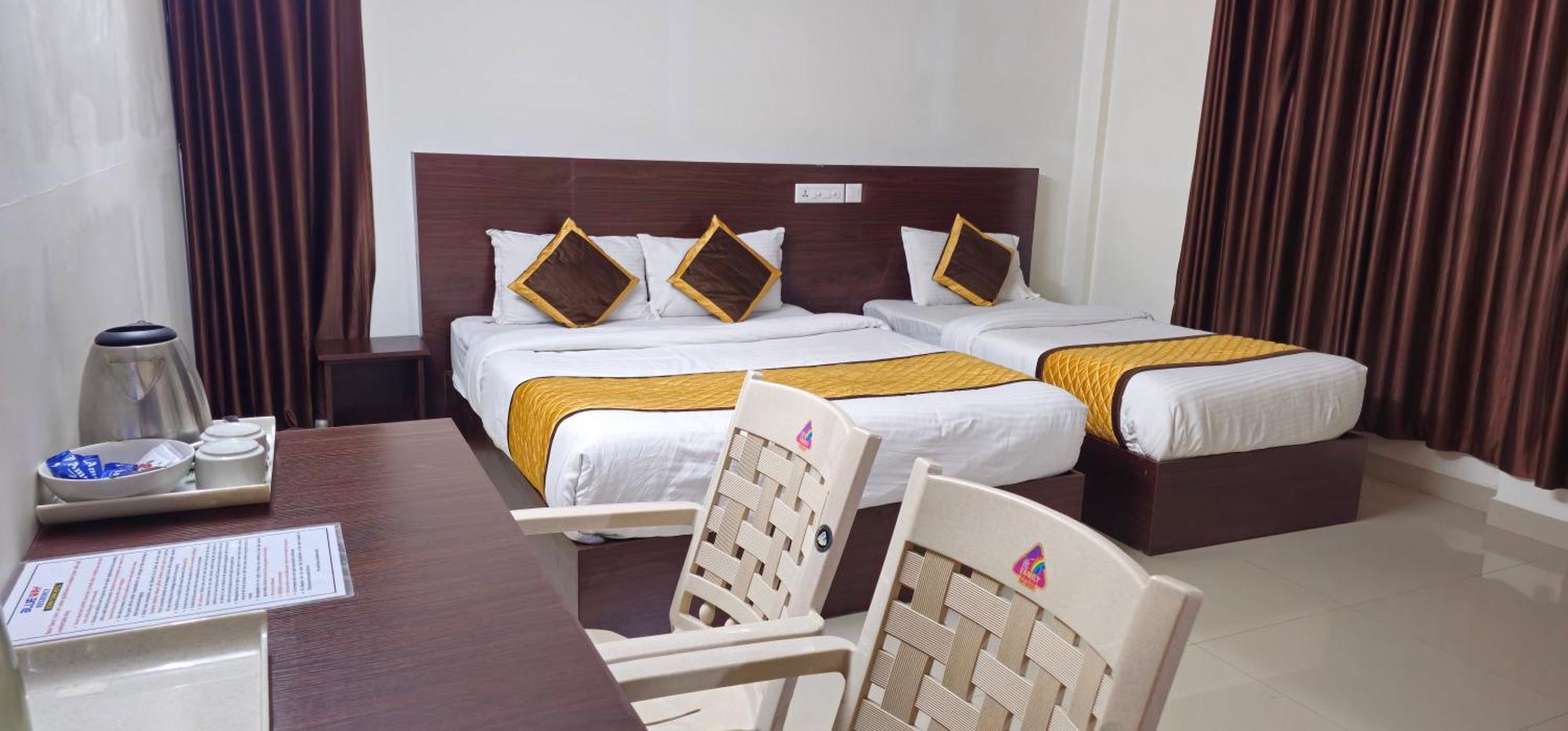 Blueway Residency Downtown Hotel トリバンドラム エクステリア 写真
