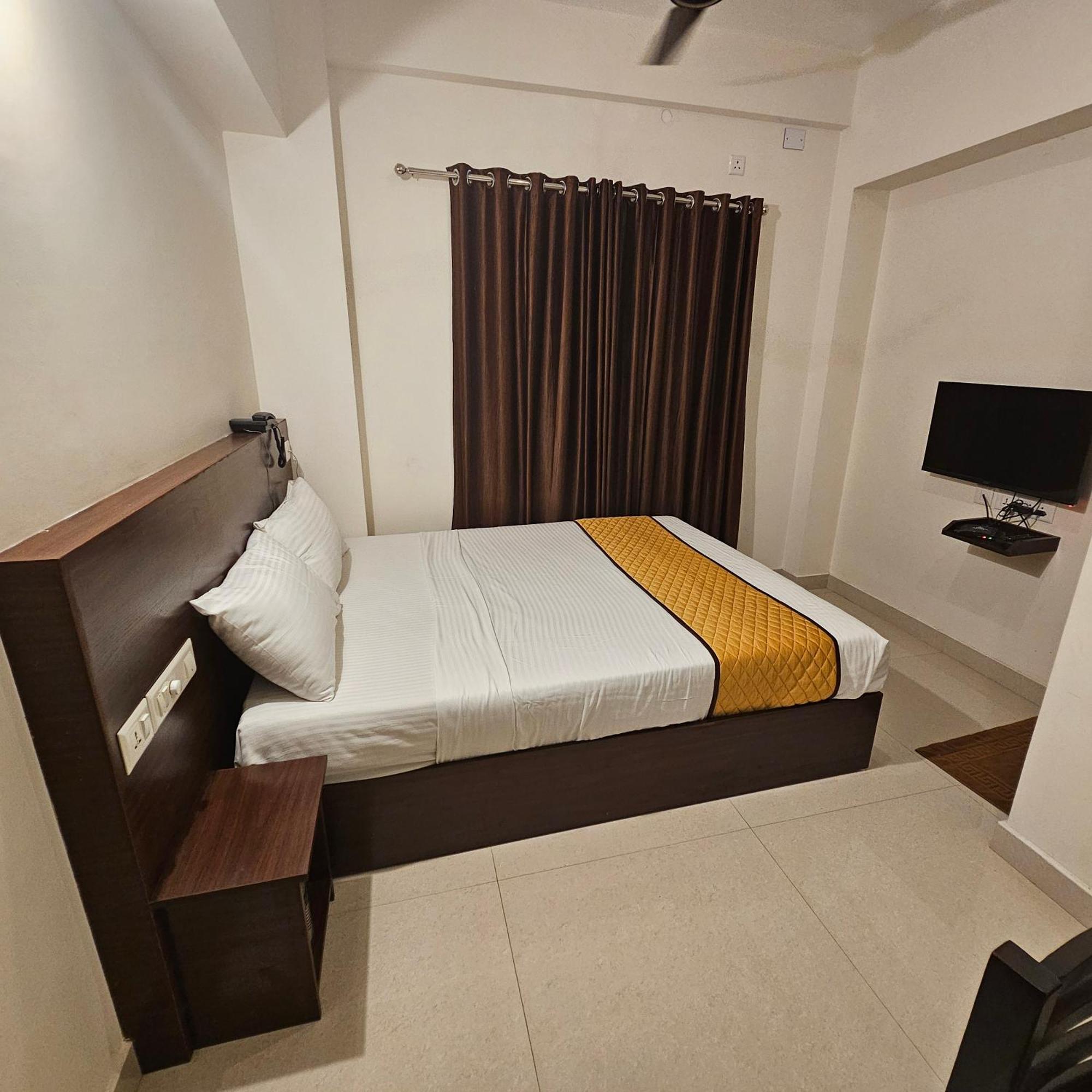 Blueway Residency Downtown Hotel トリバンドラム エクステリア 写真